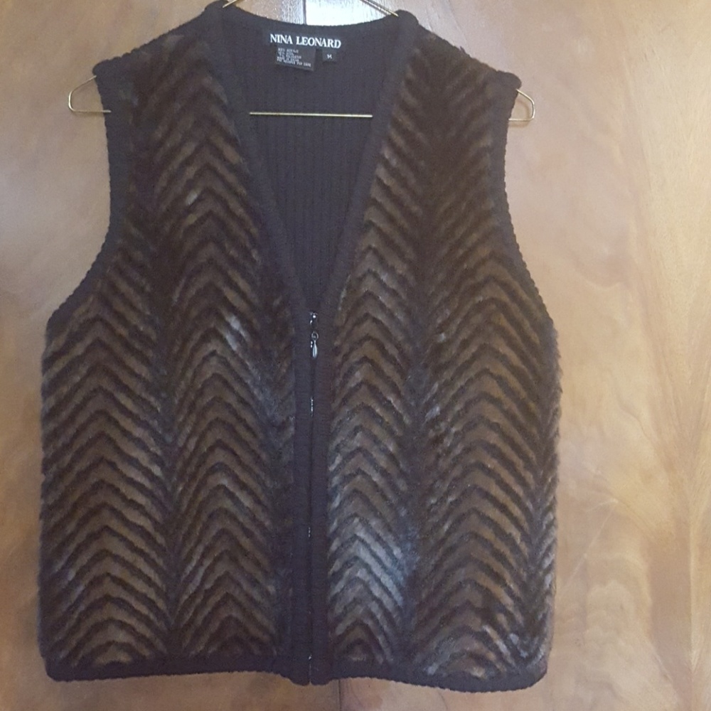 Nina Leonard faux fur vest m